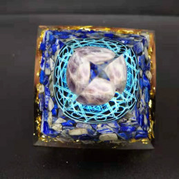 Pyramide orgonite orgone en résine et boule améthyste et galets lapis lazuli orgo12 6cm
