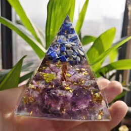 Pyramide orgonite orgone en résine arbre de vie lapis lazuli et améthyste orgo14 6cm