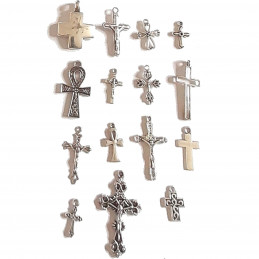 Lot de 5 breloques argentées thème croix diverses au hazard