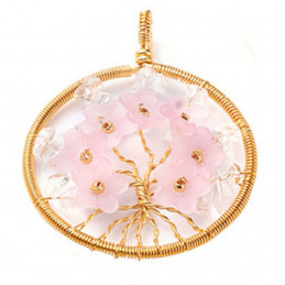 Pendentif médaille fleurs de cerisiers en chips de cristal de roche + chaine